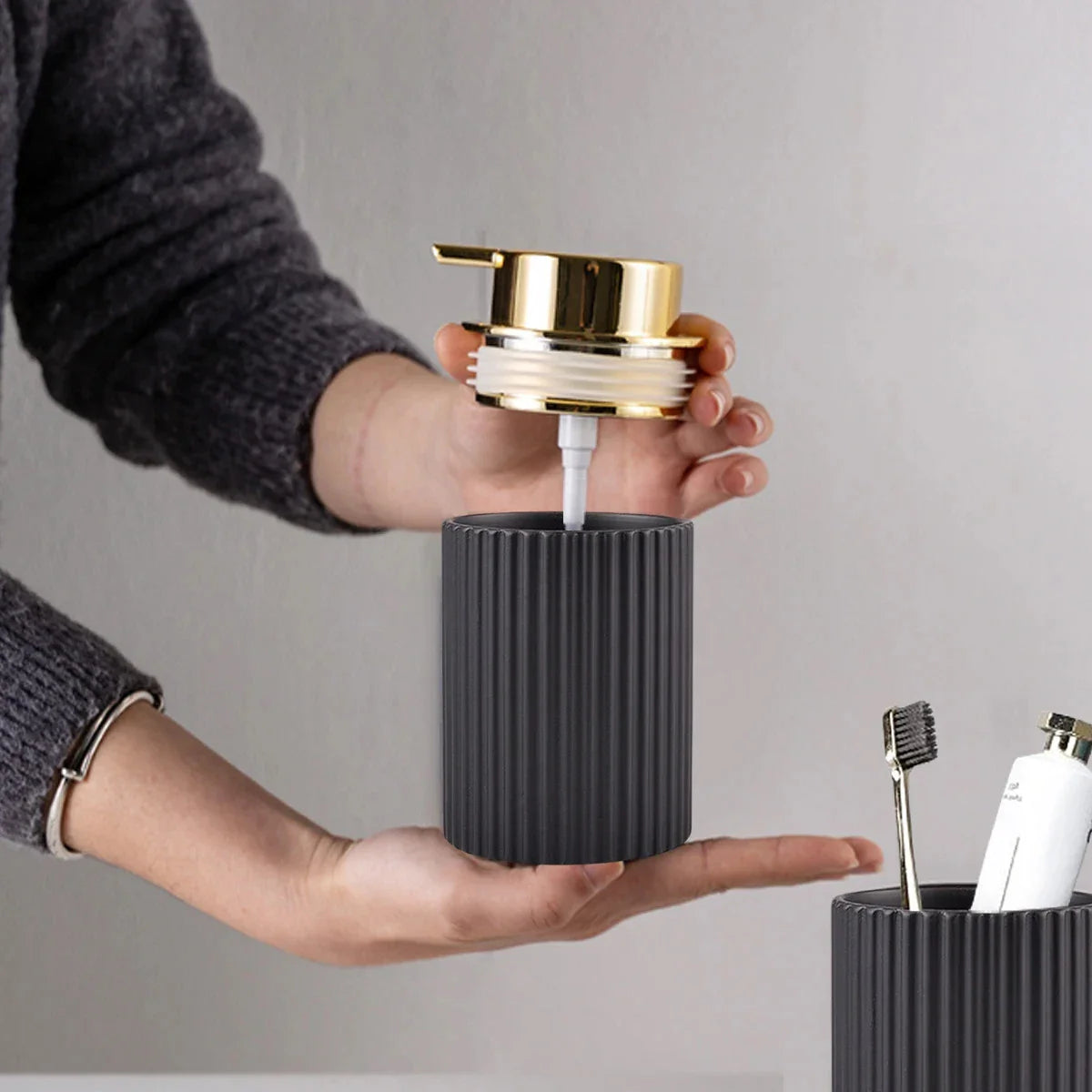 Kit Luxo para Banheiro com Dispenser de Espuma e Organizador