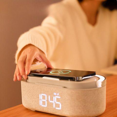 Luminária Multifuncional 5 em 1 Bluetooth e Carregamento Sem Fio